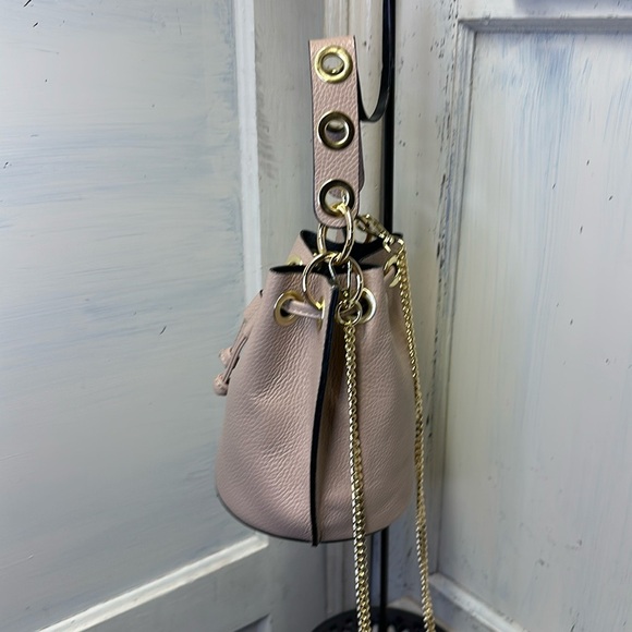 Elegant Cream Bucket Bag - Picture 4 of 13